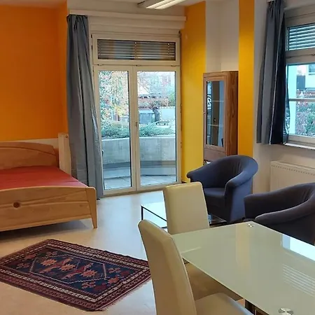 1 Mit Balkon Apartment *