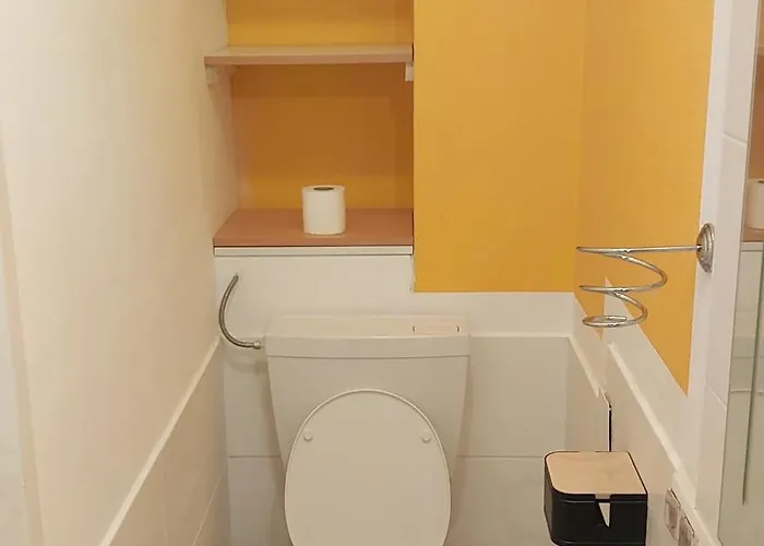 1 Mit Balkon شقة *